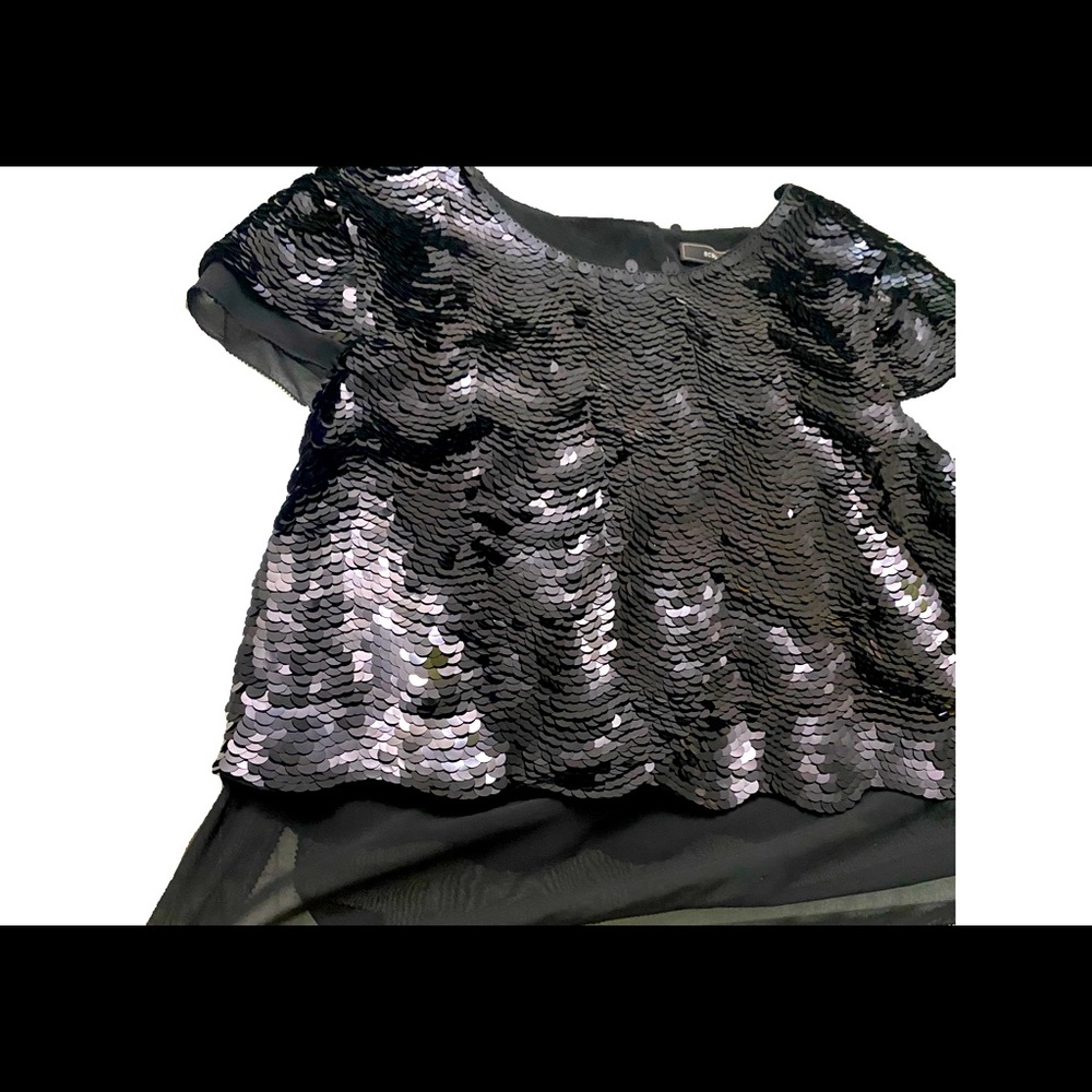 BCBGMAXAZRIA Glamorous sequin blouse,  Size L ✨